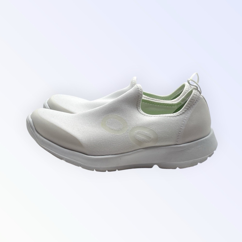OOFOS Womens OOmg Low Shoe Size 7.5 White Recovery Slip On Sport Flat Loafer